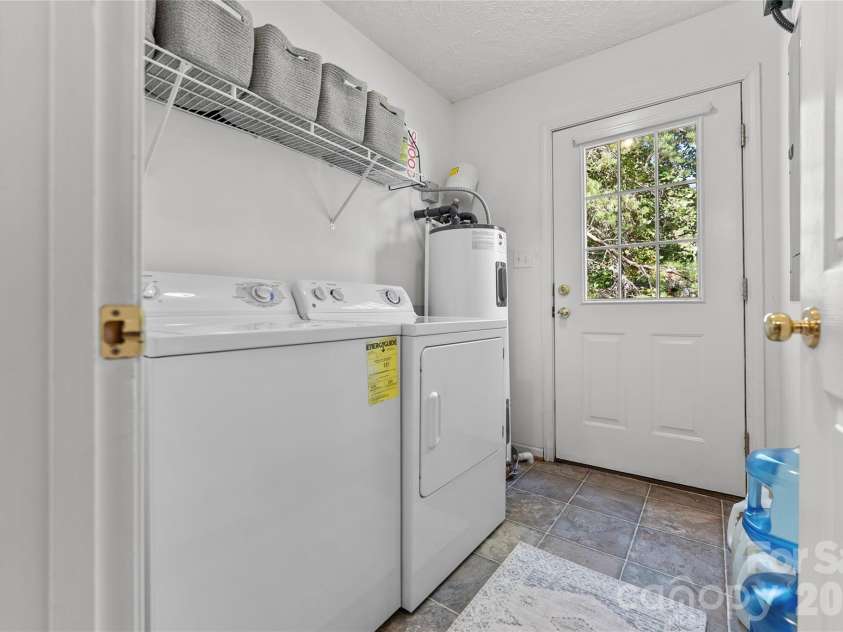 40 Rocking Porch Lane, Asheville, NC 28805.  MLS# CAR4429579, YatesRealty ID 54376. 