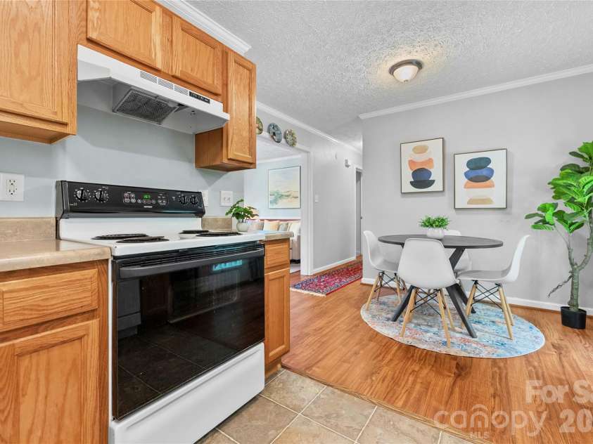 40 Rocking Porch Lane, Asheville, NC 28805.  MLS# CAR4429579, YatesRealty ID 54376. 