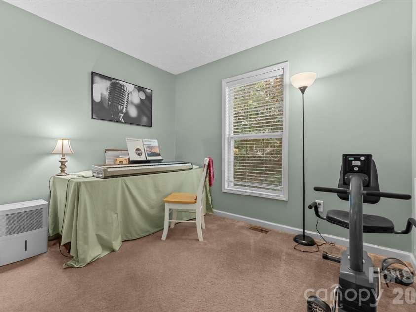 40 Rocking Porch Lane, Asheville, NC 28805.  MLS# CAR4429579, YatesRealty ID 54376. 