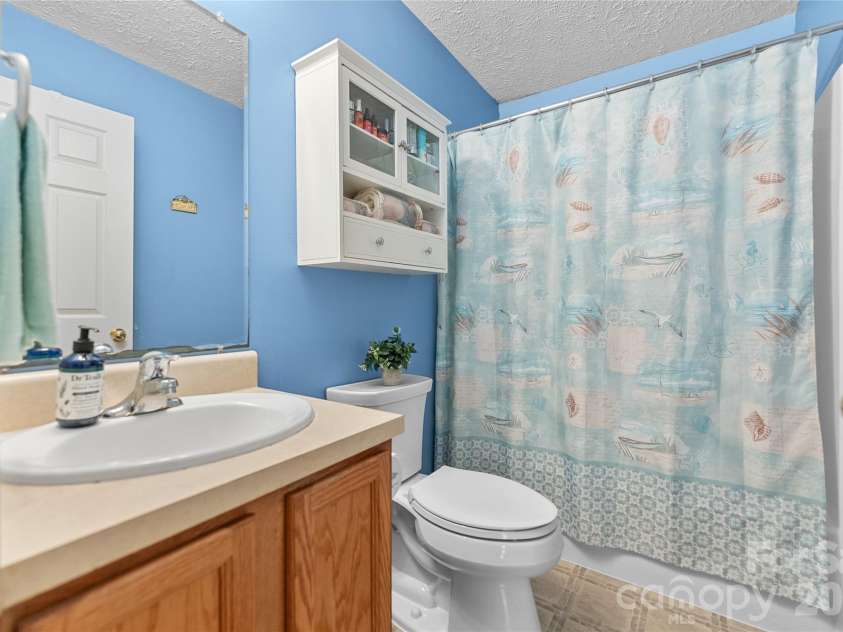40 Rocking Porch Lane, Asheville, NC 28805.  MLS# CAR4429579, YatesRealty ID 54376. 