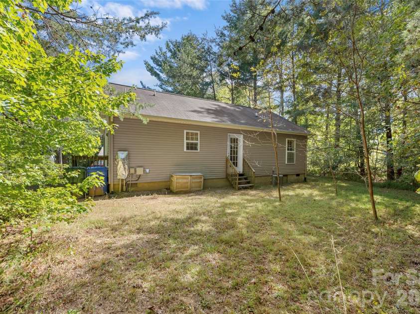 40 Rocking Porch Lane, Asheville, NC 28805.  MLS# CAR4429579, YatesRealty ID 54376. 