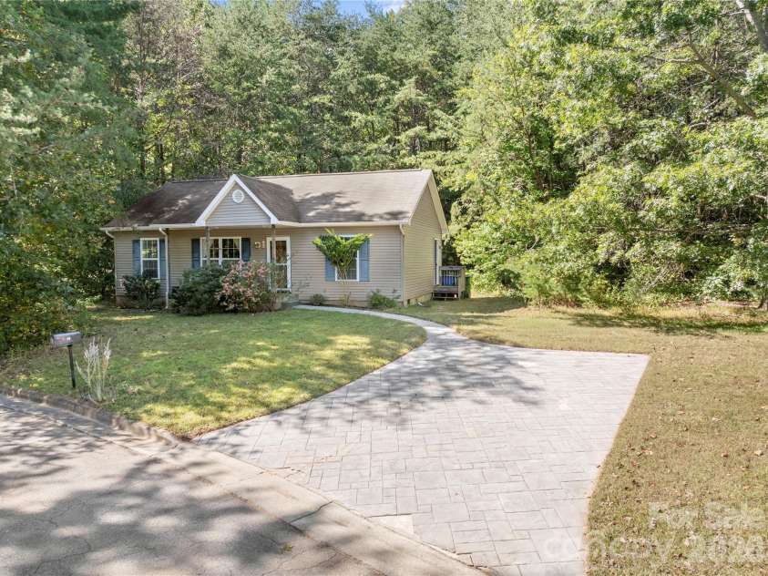 40 Rocking Porch Lane, Asheville, NC 28805.  MLS# CAR4429579, YatesRealty ID 54376. 