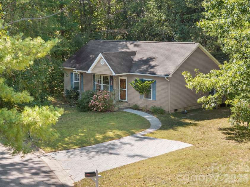 40 Rocking Porch Lane, Asheville, NC 28805.  MLS# CAR4429579, YatesRealty ID 54376. 