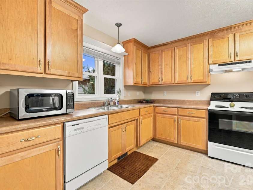 53 Southern Fairway Court, Etowah, NC 28729.  MLS# CAR4415918, YatesRealty ID 54377. 