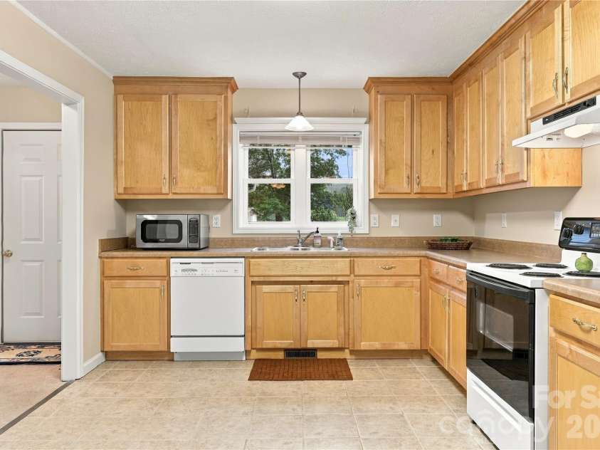 53 Southern Fairway Court, Etowah, NC 28729.  MLS# CAR4415918, YatesRealty ID 54377. 