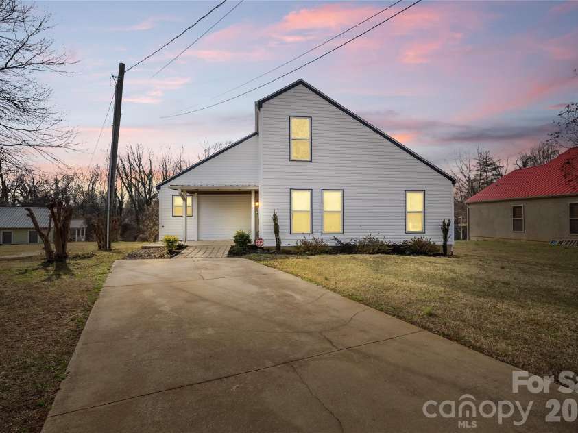 608 1/2 Concord Street, Morganton, NC 28655.  MLS# CAR4358669, YatesRealty ID 5438. 