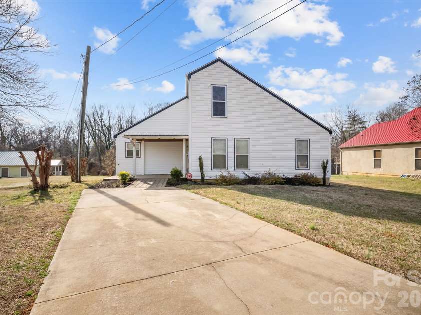 608 1/2 Concord Street, Morganton, NC 28655.  MLS# CAR4358669, YatesRealty ID 5438. 
