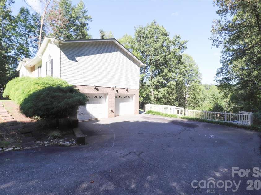 1896 Timber Trace, Morganton, NC 28655.  MLS# CAR4429929, YatesRealty ID 54380. 