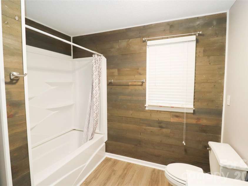 1896 Timber Trace, Morganton, NC 28655.  MLS# CAR4429929, YatesRealty ID 54380. Primary Bathroom