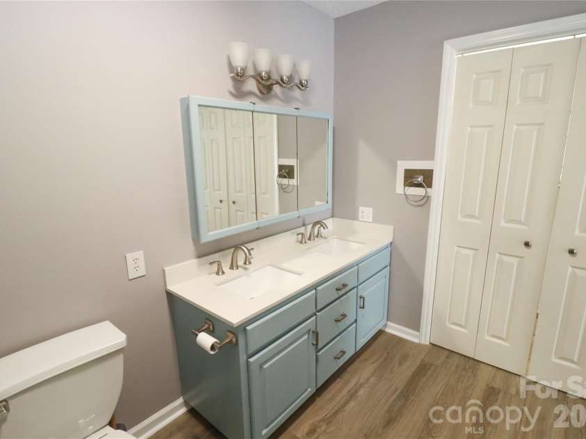 1896 Timber Trace, Morganton, NC 28655.  MLS# CAR4429929, YatesRealty ID 54380. Primary Bathroom
