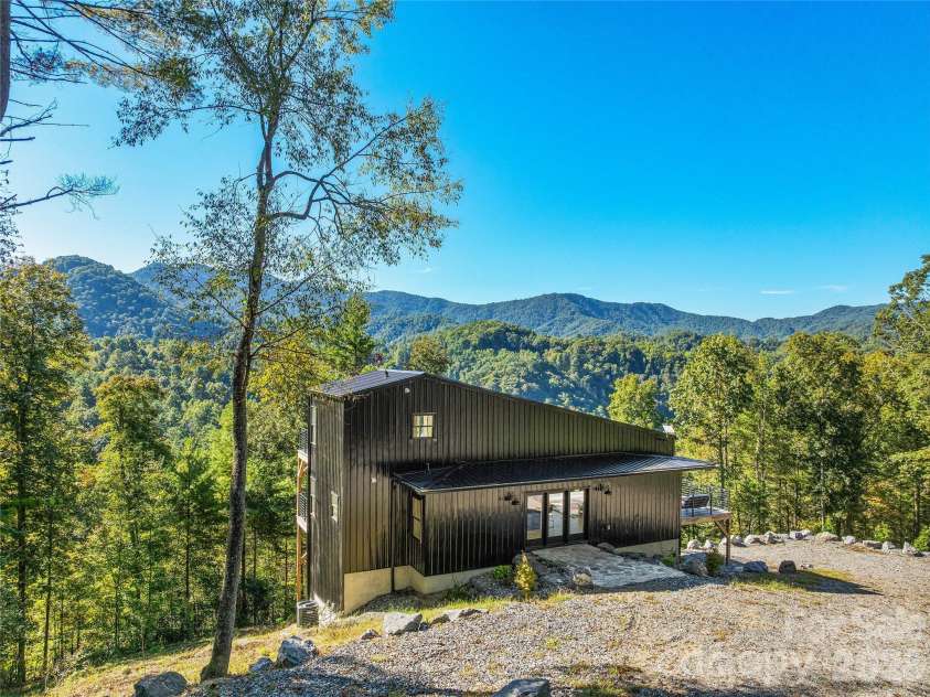 700 Sunnyside Drive, Marshall, NC 28753.  MLS# CAR4428837, YatesRealty ID 54386. 