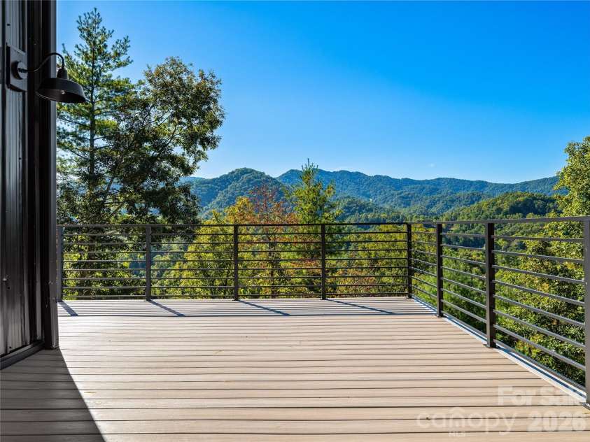 700 Sunnyside Drive, Marshall, NC 28753.  MLS# CAR4428837, YatesRealty ID 54386. 