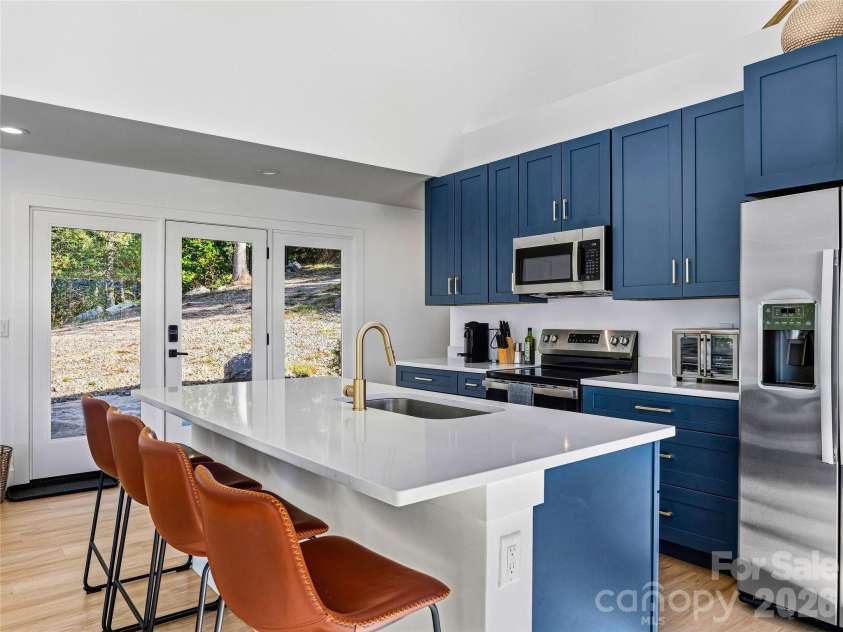 700 Sunnyside Drive, Marshall, NC 28753.  MLS# CAR4428837, YatesRealty ID 54386. 