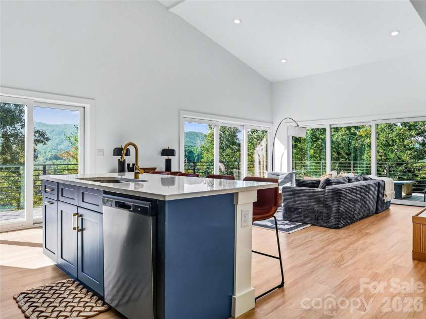 700 Sunnyside Drive, Marshall, NC 28753.  MLS# CAR4428837, YatesRealty ID 54386. 