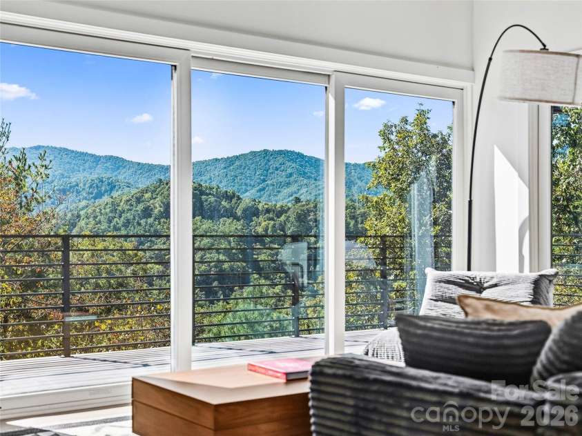 700 Sunnyside Drive, Marshall, NC 28753.  MLS# CAR4428837, YatesRealty ID 54386. 