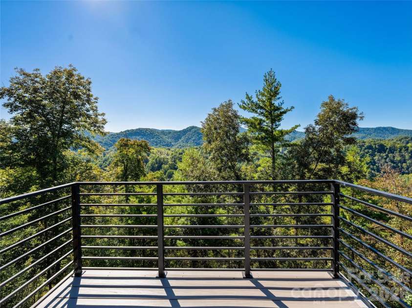 700 Sunnyside Drive, Marshall, NC 28753.  MLS# CAR4428837, YatesRealty ID 54386. 