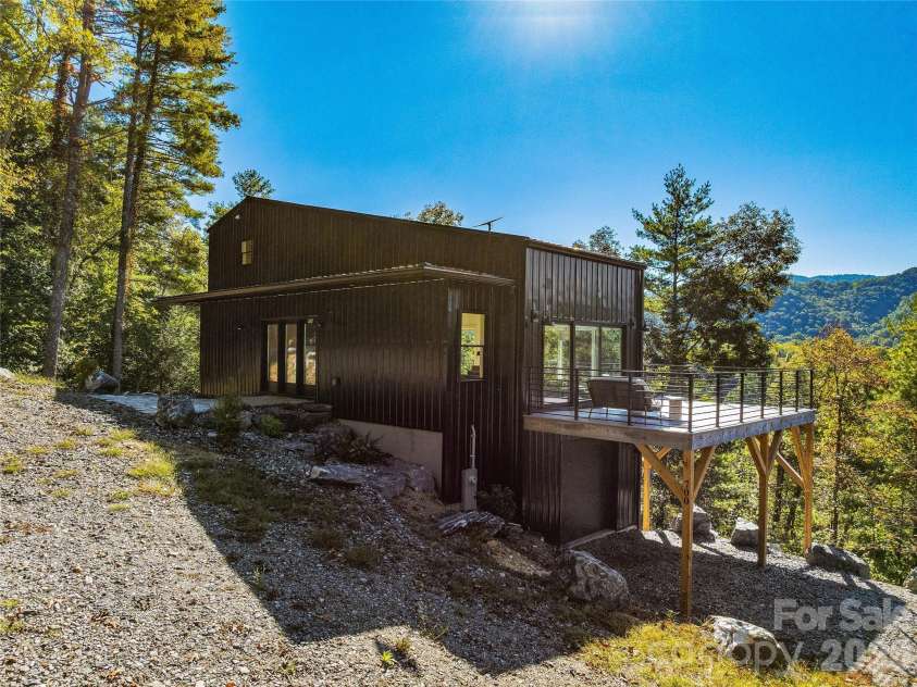 700 Sunnyside Drive, Marshall, NC 28753.  MLS# CAR4428837, YatesRealty ID 54386. 
