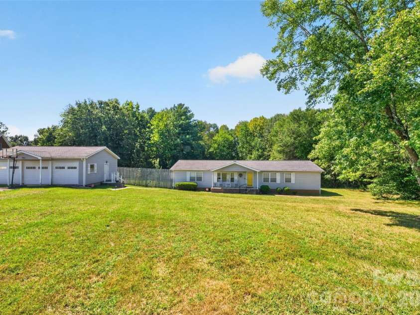455 Hubbard Road, Hickory, NC 28601.  MLS# CAR4425387, YatesRealty ID 54387. 