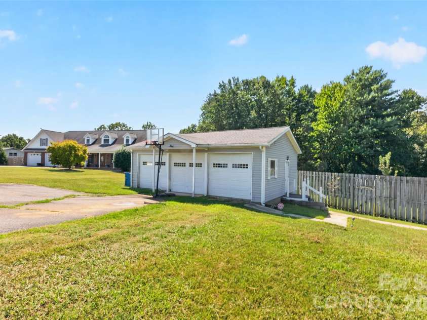 455 Hubbard Road, Hickory, NC 28601.  MLS# CAR4425387, YatesRealty ID 54387. 