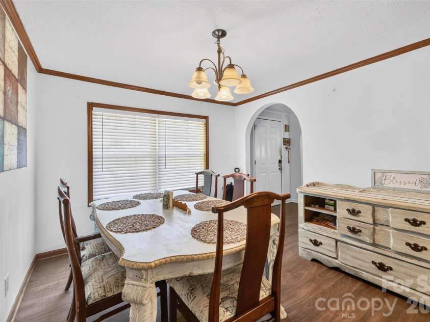 455 Hubbard Road, Hickory, NC 28601.  MLS# CAR4425387, YatesRealty ID 54387. 