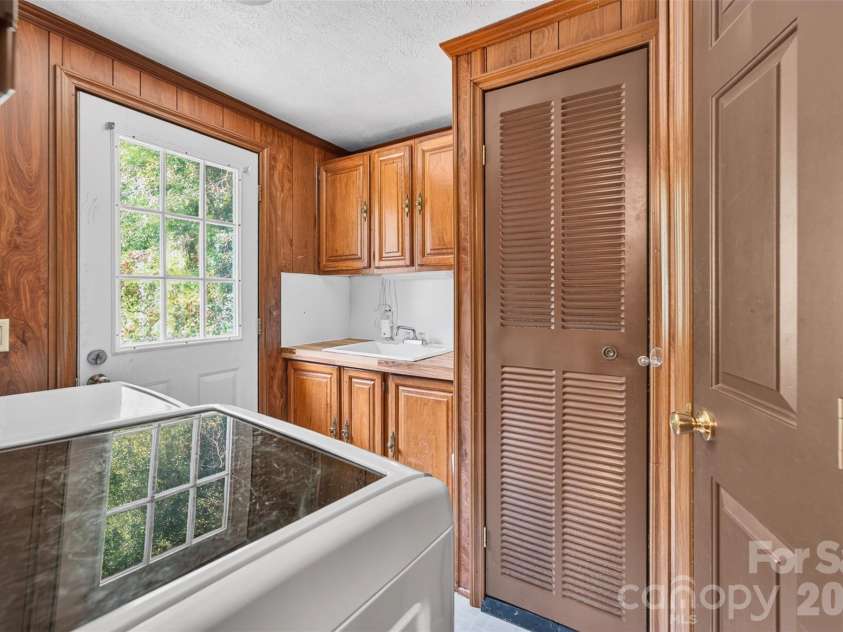455 Hubbard Road, Hickory, NC 28601.  MLS# CAR4425387, YatesRealty ID 54387. 