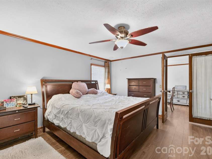 455 Hubbard Road, Hickory, NC 28601.  MLS# CAR4425387, YatesRealty ID 54387. 