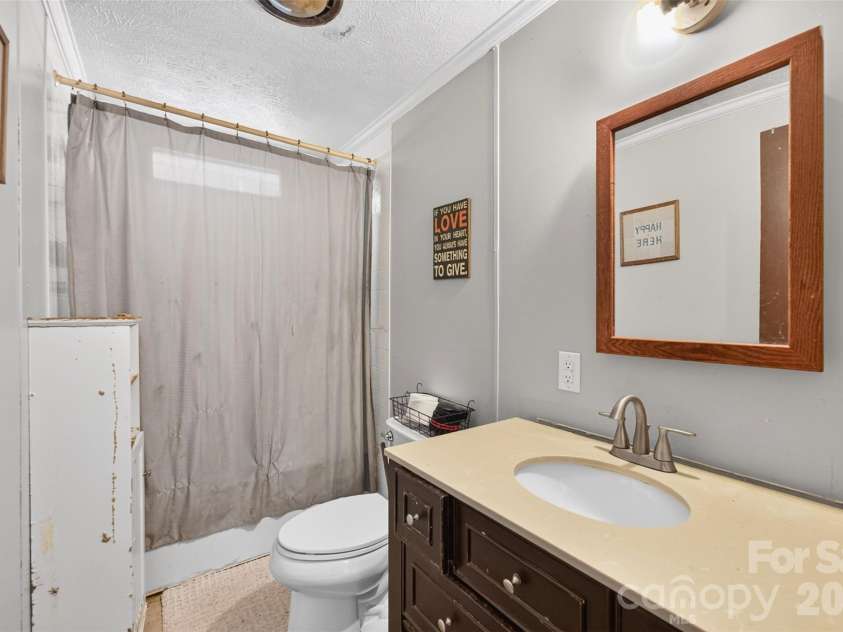455 Hubbard Road, Hickory, NC 28601.  MLS# CAR4425387, YatesRealty ID 54387. 