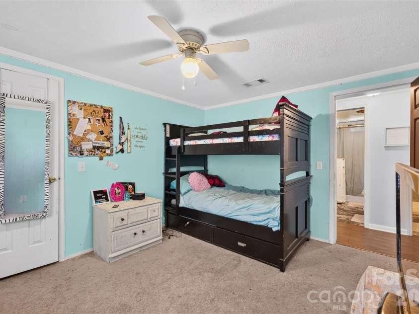 455 Hubbard Road, Hickory, NC 28601.  MLS# CAR4425387, YatesRealty ID 54387. 