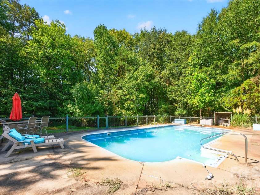 455 Hubbard Road, Hickory, NC 28601.  MLS# CAR4425387, YatesRealty ID 54387. 