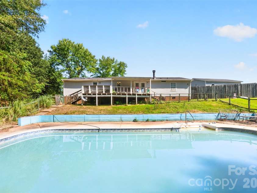 455 Hubbard Road, Hickory, NC 28601.  MLS# CAR4425387, YatesRealty ID 54387. 