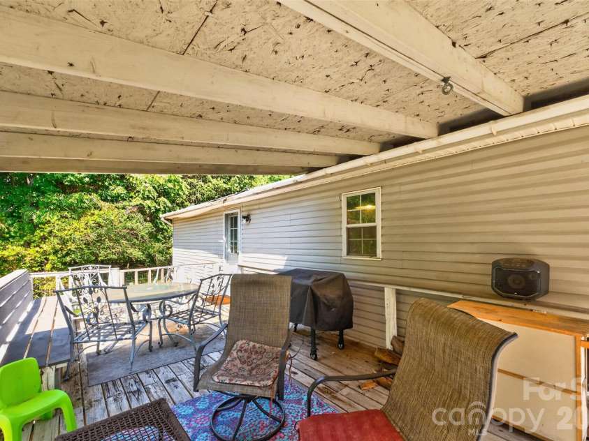 455 Hubbard Road, Hickory, NC 28601.  MLS# CAR4425387, YatesRealty ID 54387. 