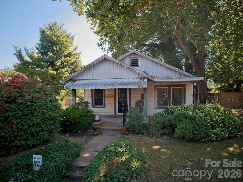 194 Logan Avenue, Asheville, NC 28806.  MLS# CAR4425971, YatesRealty ID 54389. 