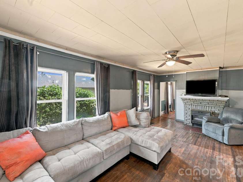 194 Logan Avenue, Asheville, NC 28806.  MLS# CAR4425971, YatesRealty ID 54389. 