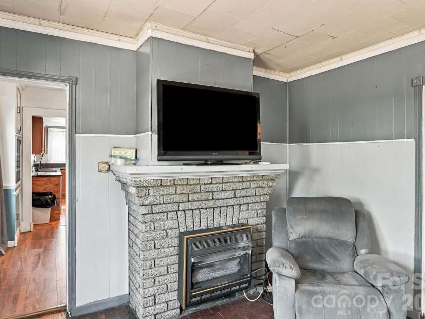 194 Logan Avenue, Asheville, NC 28806.  MLS# CAR4425971, YatesRealty ID 54389. 