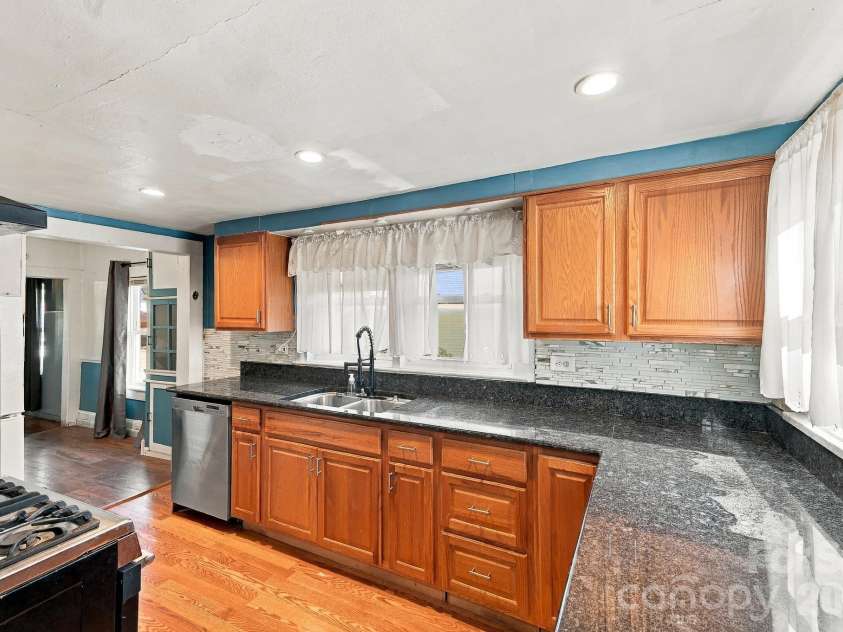 194 Logan Avenue, Asheville, NC 28806.  MLS# CAR4425971, YatesRealty ID 54389. 