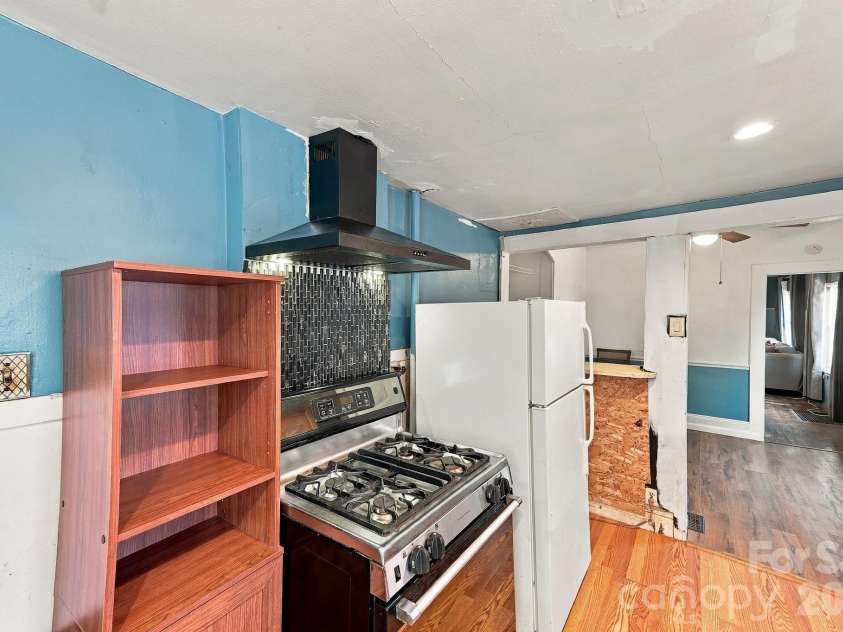 194 Logan Avenue, Asheville, NC 28806.  MLS# CAR4425971, YatesRealty ID 54389. 