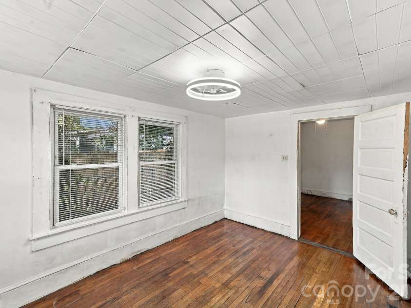 194 Logan Avenue, Asheville, NC 28806.  MLS# CAR4425971, YatesRealty ID 54389. 