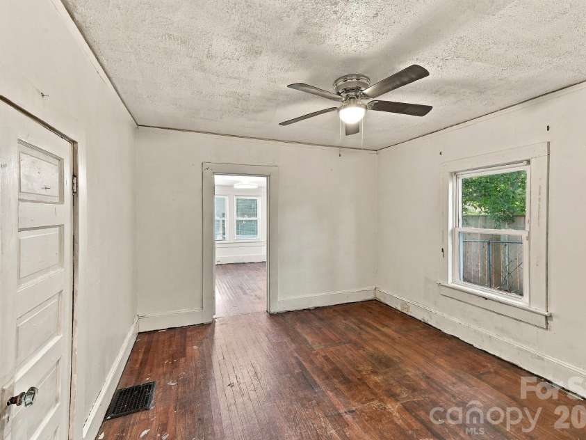194 Logan Avenue, Asheville, NC 28806.  MLS# CAR4425971, YatesRealty ID 54389. 