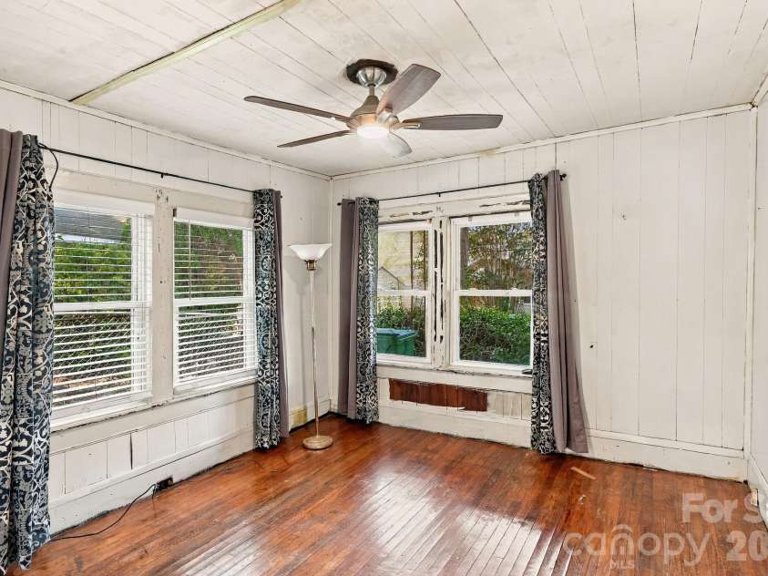 194 Logan Avenue, Asheville, NC 28806.  MLS# CAR4425971, YatesRealty ID 54389. 