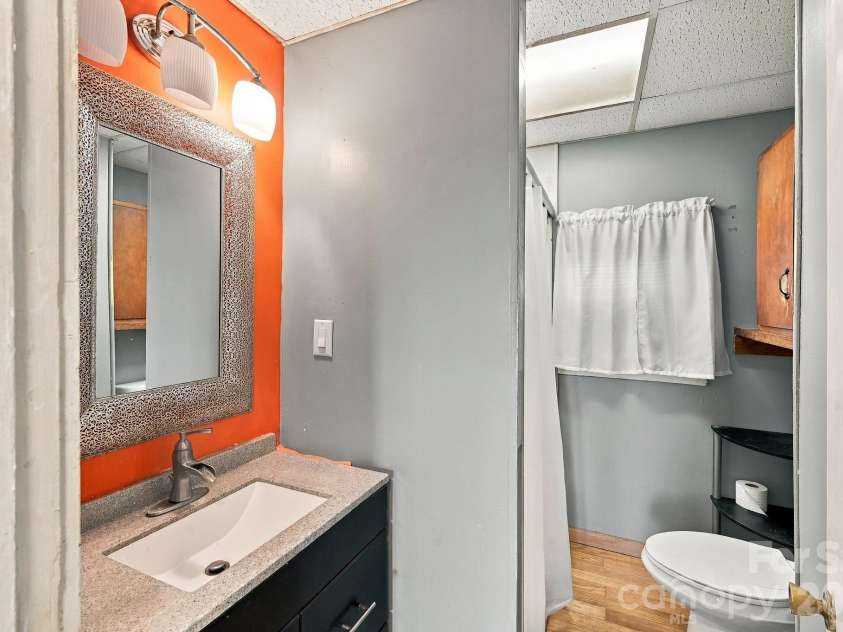 194 Logan Avenue, Asheville, NC 28806.  MLS# CAR4425971, YatesRealty ID 54389. 