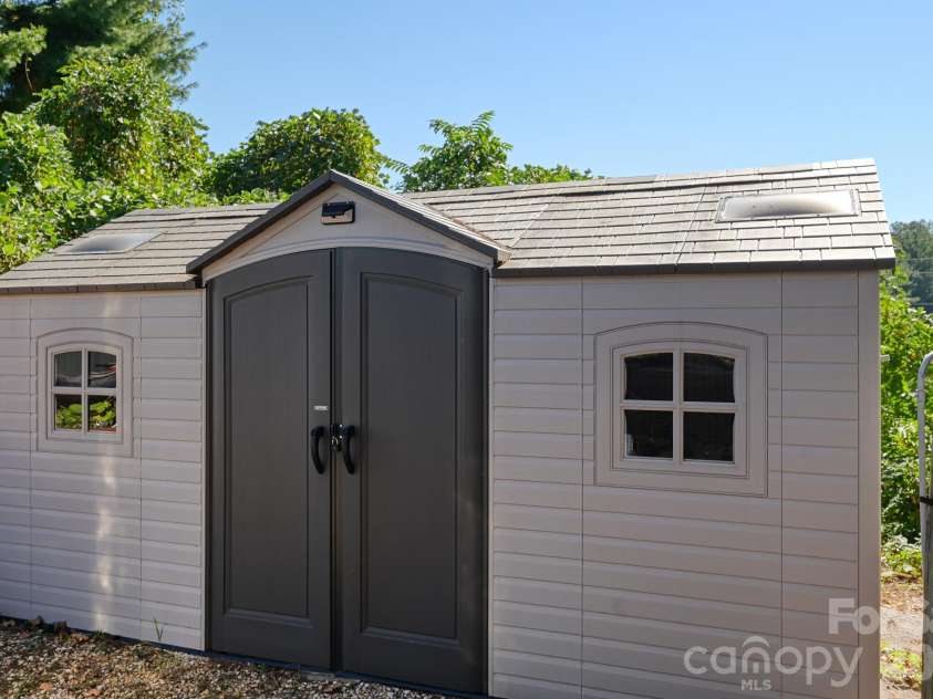 194 Logan Avenue, Asheville, NC 28806.  MLS# CAR4425971, YatesRealty ID 54389. 