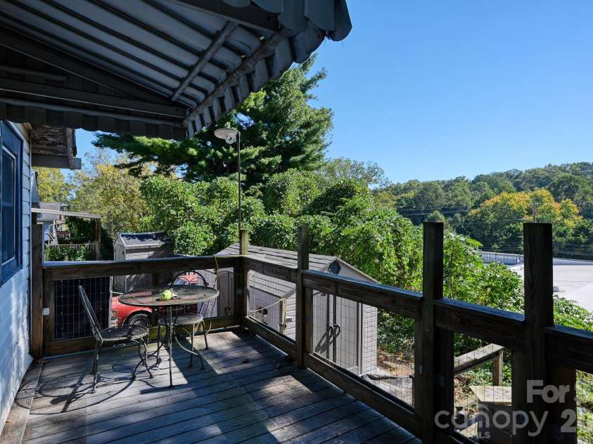 194 Logan Avenue, Asheville, NC 28806.  MLS# CAR4425971, YatesRealty ID 54389. 