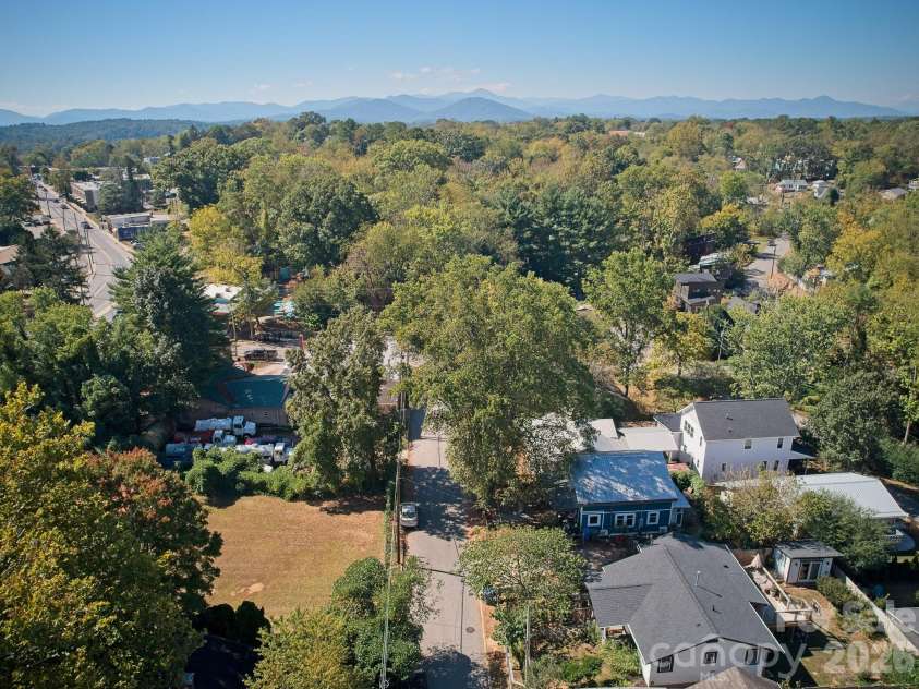 194 Logan Avenue, Asheville, NC 28806.  MLS# CAR4425971, YatesRealty ID 54389. 