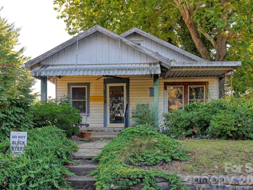 194 Logan Avenue, Asheville, NC 28806.  MLS# CAR4425971, YatesRealty ID 54389. 