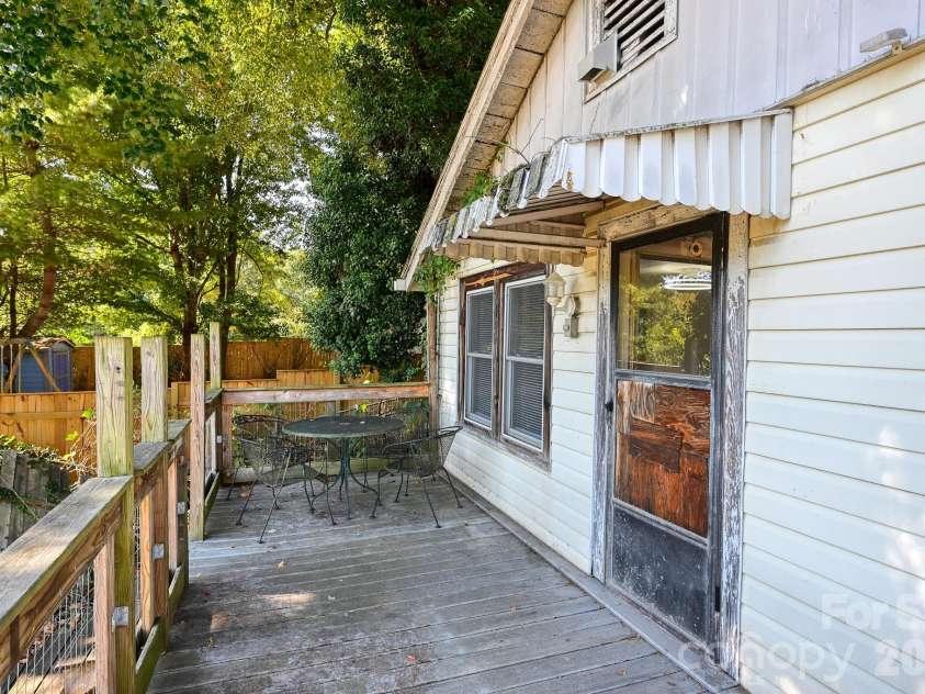 194 Logan Avenue, Asheville, NC 28806.  MLS# CAR4425971, YatesRealty ID 54389. 