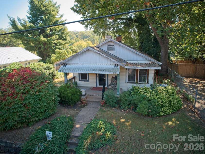 194 Logan Avenue, Asheville, NC 28806.  MLS# CAR4425971, YatesRealty ID 54389. 