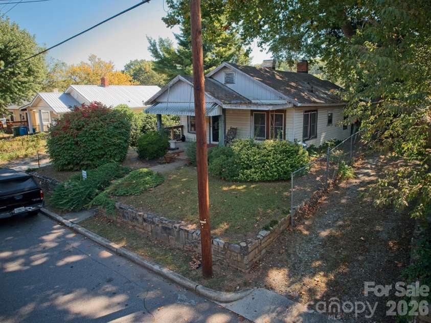 194 Logan Avenue, Asheville, NC 28806.  MLS# CAR4425971, YatesRealty ID 54389. 