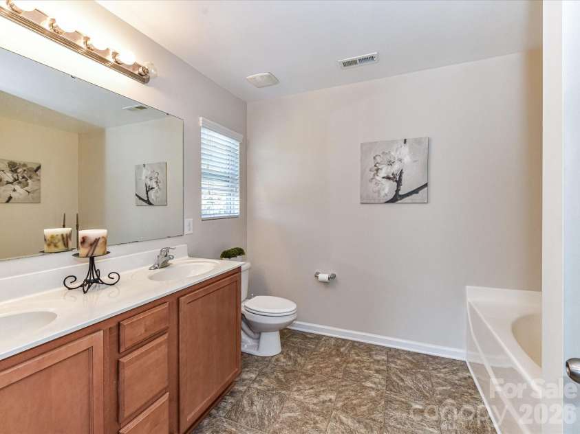 1201 Mountain Laurel Court, Matthews, NC 28104.  MLS# CAR4354777, YatesRealty ID 5439. 