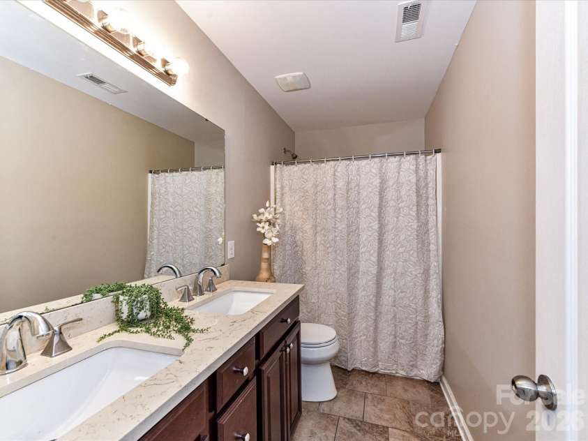 1201 Mountain Laurel Court, Matthews, NC 28104.  MLS# CAR4354777, YatesRealty ID 5439. 