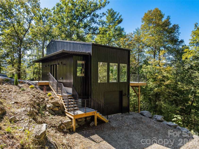 210 Overlook Lane, Marshall, NC 28753.  MLS# CAR4430526, YatesRealty ID 54390. 